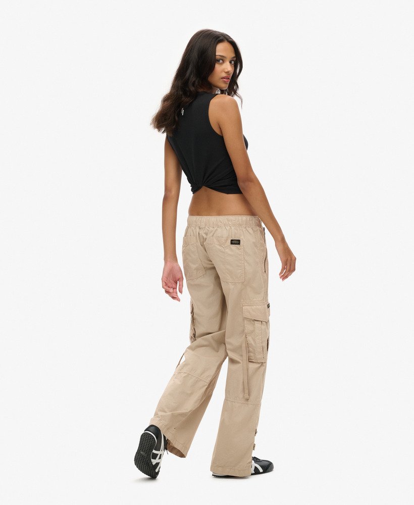 cargo broek met lage taille en wijde pijpen in stonewash-kleur.