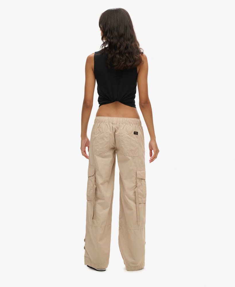 cargo broek met lage taille en wijde pijpen in stonewash-kleur.
