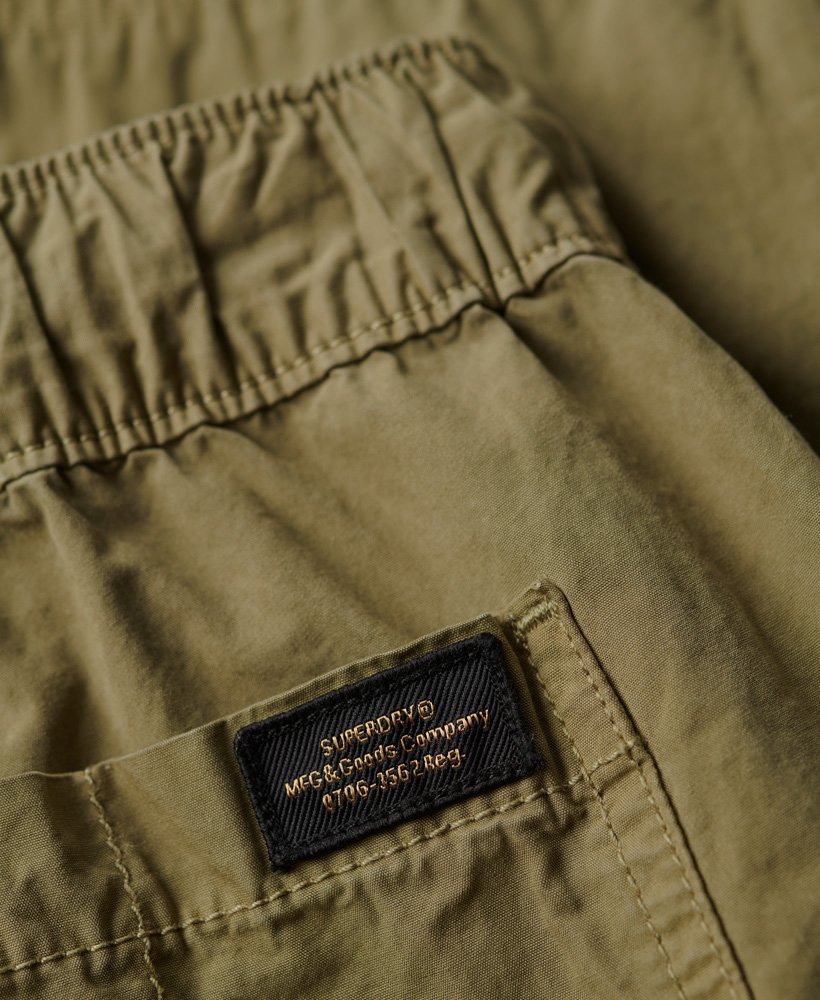 cargo broek met lage taille en wijde pijpen in trekking olijfgroen