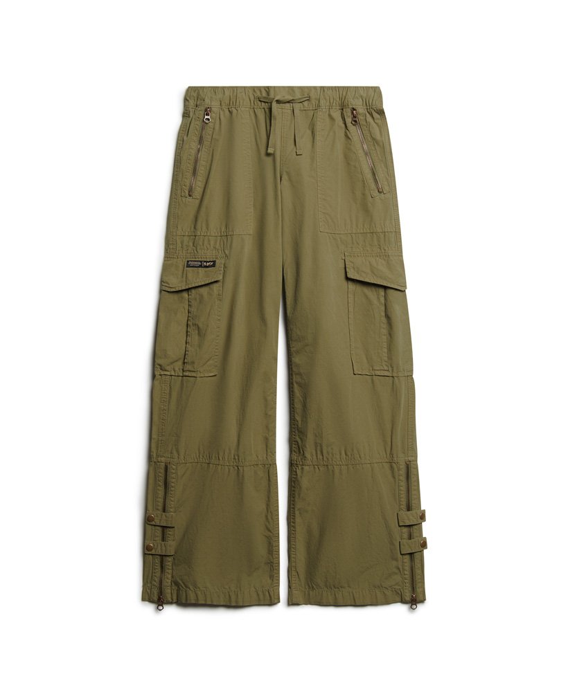 cargo broek met lage taille en wijde pijpen in trekking olijfgroen
